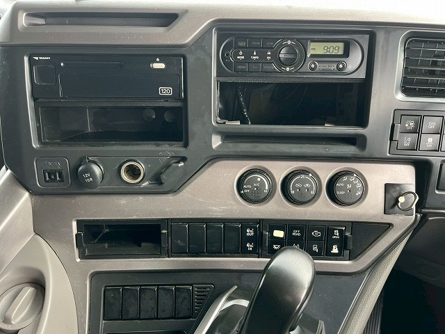 UDトラックス（日産） クオン 大型 ウィング 2PG-CG5CA(98138) 28枚目