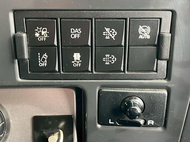 UDトラックス（日産） クオン 大型 ウィング 2PG-CG5CA(98138) 30枚目