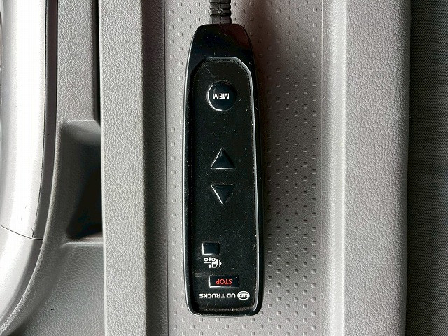 UDトラックス（日産） クオン 大型 ウィング 2PG-CG5CA(98138) 32枚目