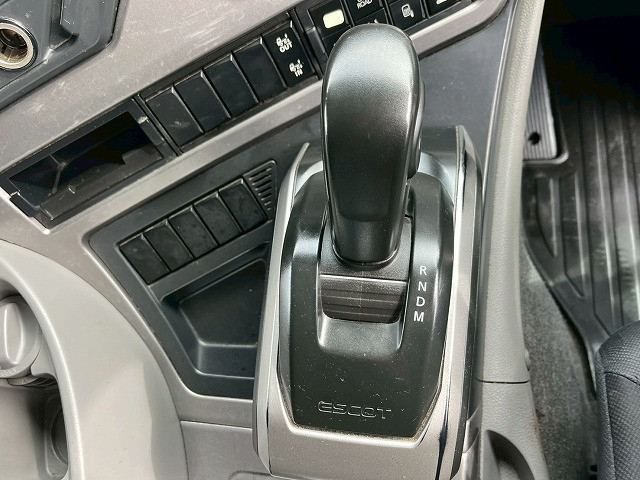 UDトラックス（日産） クオン 大型 ウィング 2PG-CG5CA(98138) 34枚目