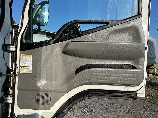 三菱ふそう キャンター 小型 冷蔵冷凍バン TPG-FBA50(98140) 19枚目
