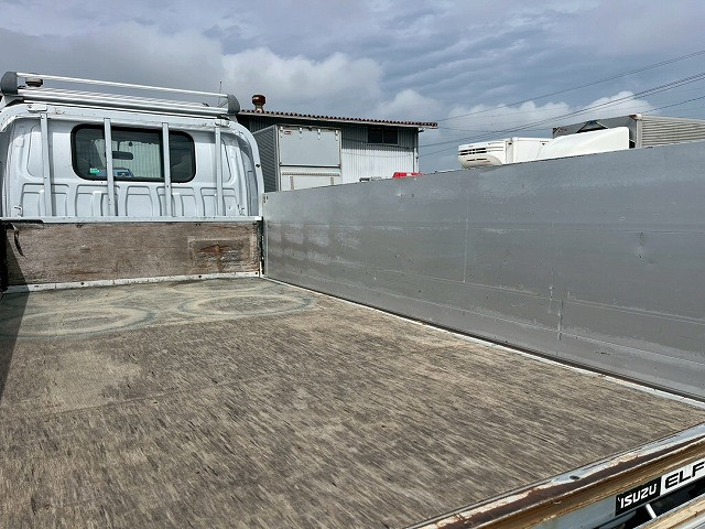 いすゞ エルフ 小型 平ボディ BDG-NKR85A(98143) 16枚目