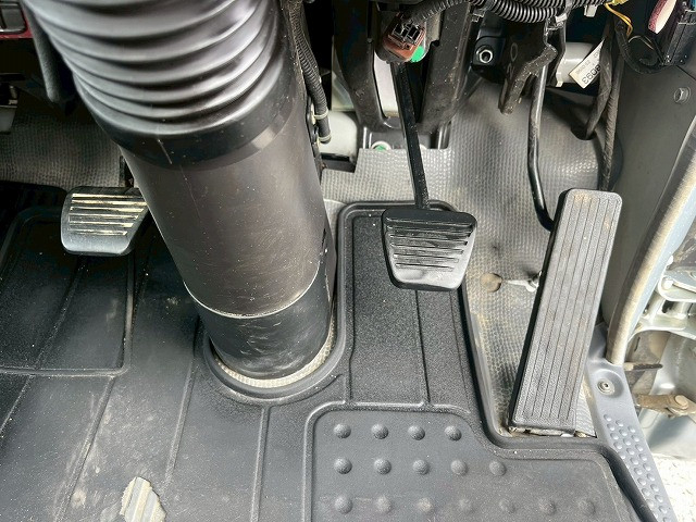 いすゞ エルフ 小型 平ボディ BDG-NKR85A(98143) 33枚目