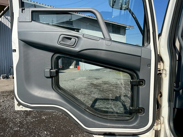 三菱ふそう ファイター 中型 平ボディ（クレーン付） PDG-FK61F(98150) 27枚目