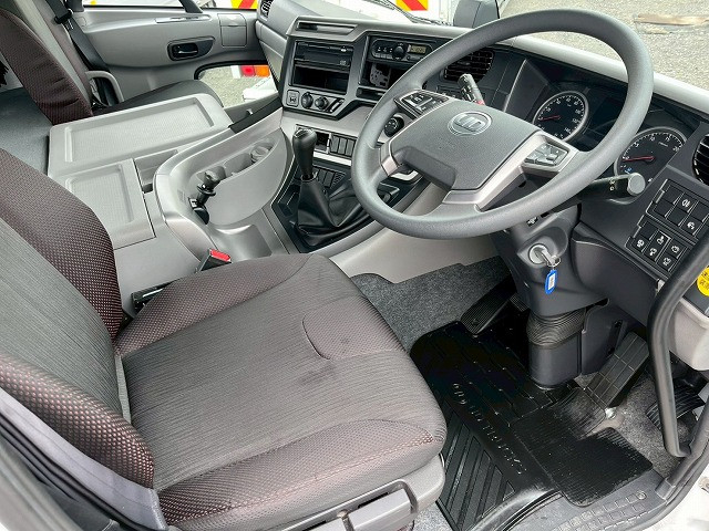 UDトラックス（日産） クオン 大型 トラクタ 2PG-GK5AAB(98159) 18枚目