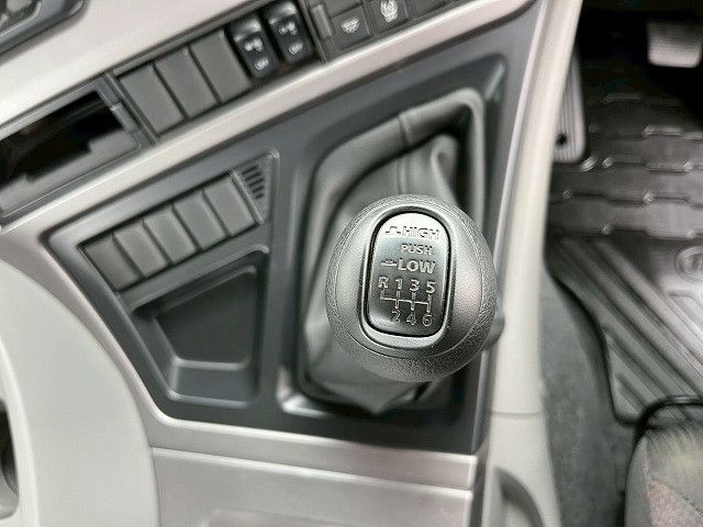 UDトラックス（日産） クオン 大型 トラクタ 2PG-GK5AAB(98159) 31枚目