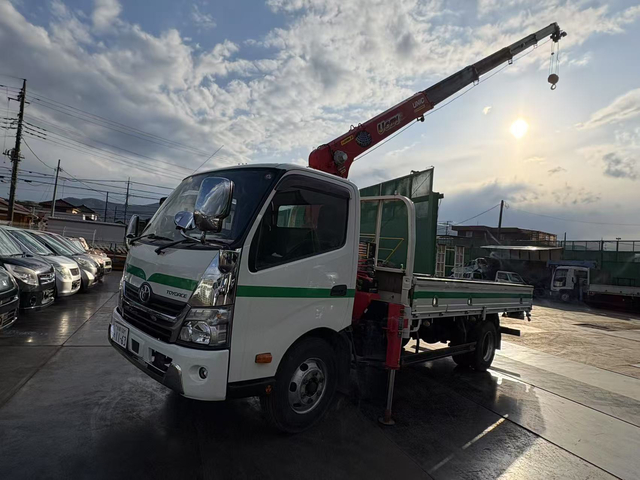 トヨタ トヨエース 小型 平ボディ（クレーン付） TKG-XZU722(83789) 1枚目