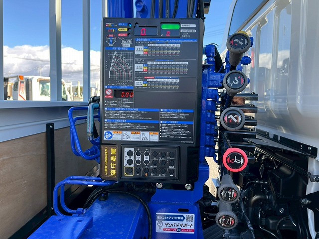 三菱ふそう キャンター 小型 平ボディ（クレーン付） 2RG-FEB80(98168) 11枚目