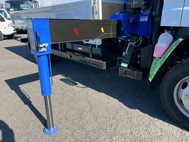 三菱ふそう キャンター 小型 平ボディ（クレーン付） 2RG-FEB80(98168) 15枚目