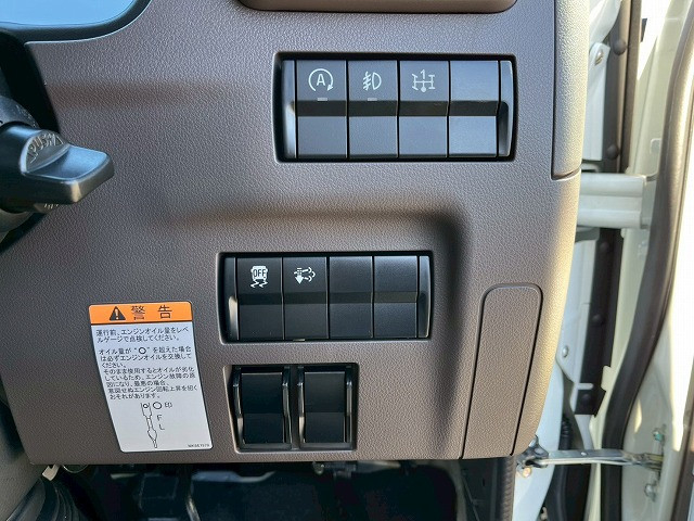 三菱ふそう キャンター 小型 平ボディ（クレーン付） 2RG-FEB80(98168) 32枚目