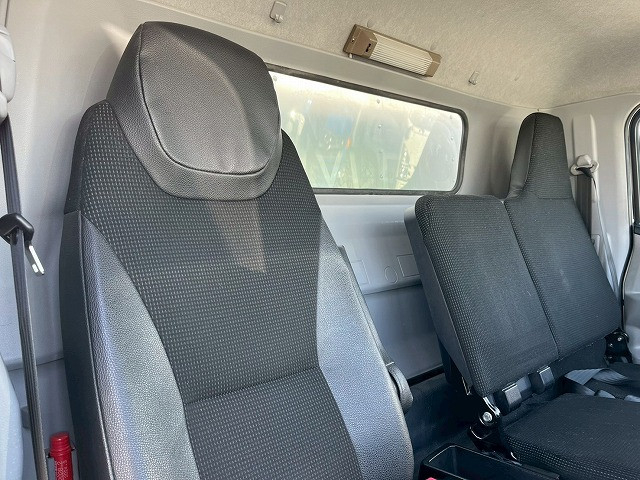 三菱ふそう キャンター 小型 バン 2PG-FEB50(98171) 23枚目