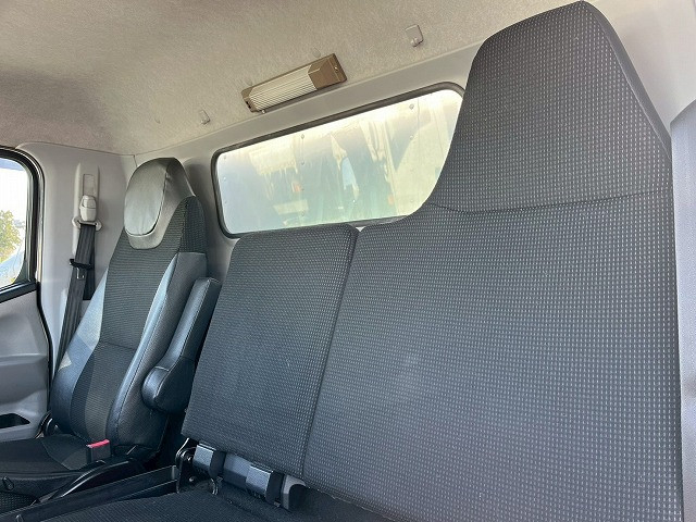 三菱ふそう キャンター 小型 バン 2PG-FEB50(98171) 27枚目