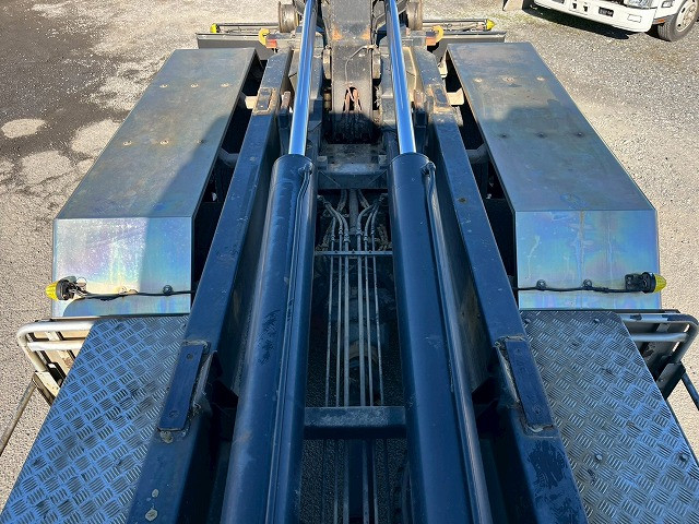 いすゞ ギガ 大型 コンテナ専用車 QKG-CYZ77AM(98182) 11枚目