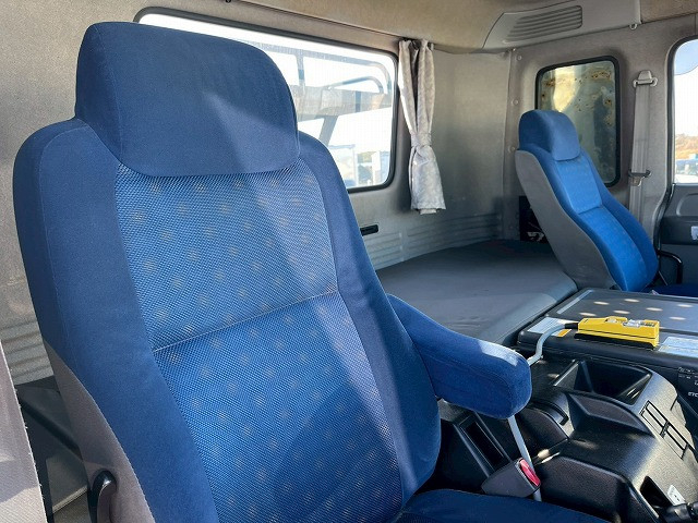 いすゞ ギガ 大型 コンテナ専用車 QKG-CYZ77AM(98182) 18枚目