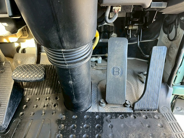 いすゞ ギガ 大型 コンテナ専用車 QKG-CYZ77AM(98182) 32枚目