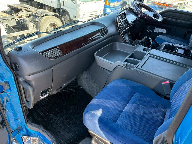 いすゞ ギガ 大型 ウィング QKG-CYJ77A(98183) 22枚目