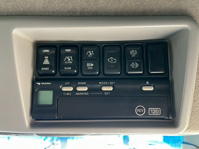 いすゞ ギガ 大型 ウィング QKG-CYJ77A(98183) 30枚目