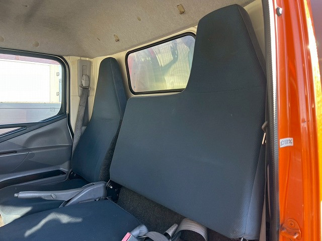 三菱ふそう キャンター 小型 バン TKG-FEA50(98189) 24枚目