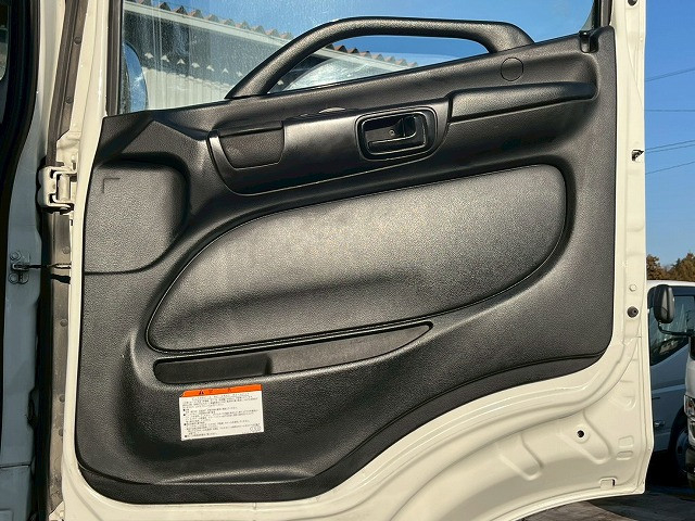 日野 プロフィア 大型 ウィング LKG-FW1EXBG(98190) 17枚目