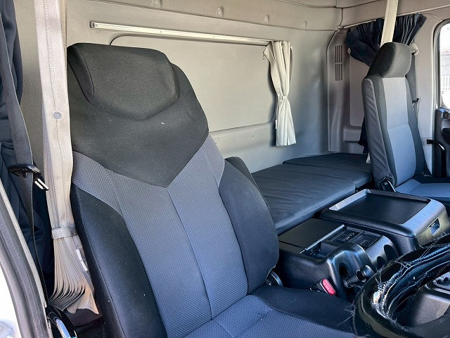 日野 プロフィア 大型 ウィング LKG-FW1EXBG(98190) 19枚目