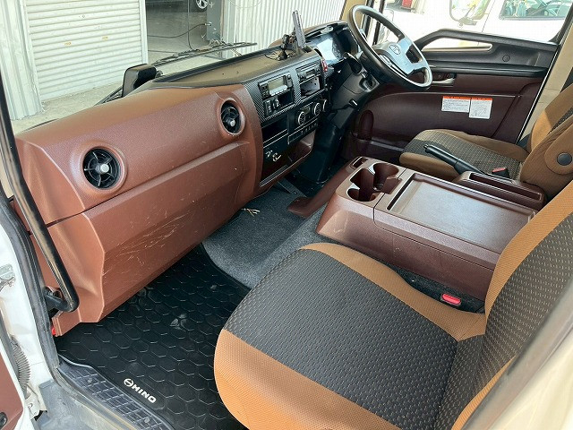 日野 レンジャー 中型 冷蔵冷凍バン 2KG-FC2ABA(98195) 23枚目