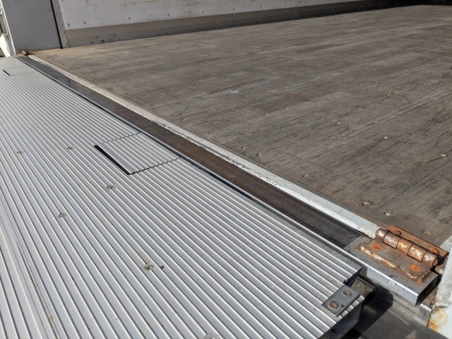 いすゞ ギガ 大型 ウィング 2PG-CYJ77C(98216) 12枚目