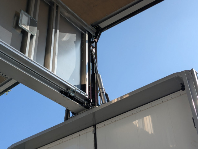 いすゞ ギガ 大型 ウィング 2PG-CYJ77C(98217) 32枚目