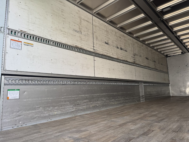 UDトラックス（日産） クオン 大型 ウィング 2PG-CG5CA(98220) 10枚目