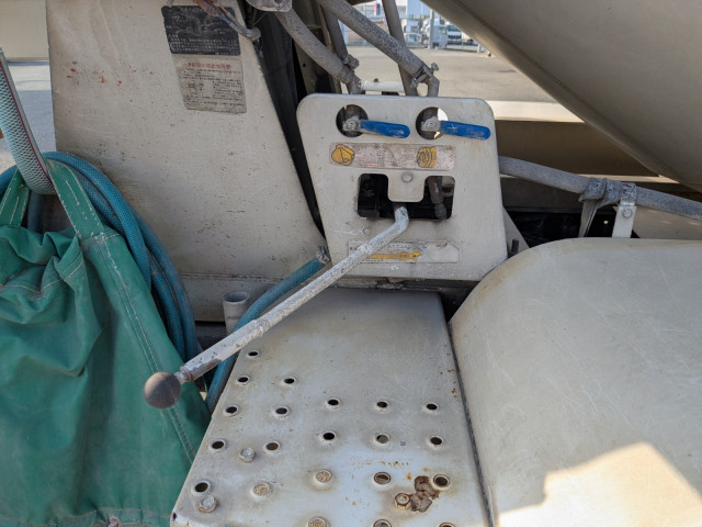 いすゞ フォワード 中型 ミキサー車 2PG-FRR90S2(98219) 17枚目