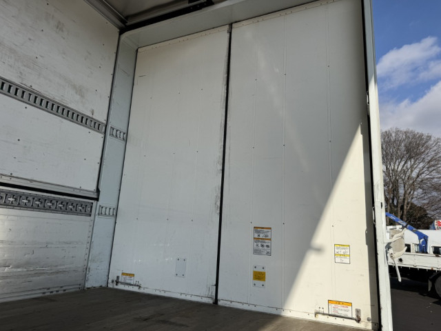 UDトラックス（日産） クオン 大型 ウィング 2PG-CG5CA(98220) 17枚目