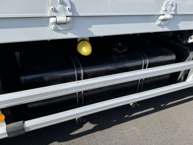 UDトラックス（日産） クオン 大型 ウィング 2PG-CG5CA(98220) 25枚目