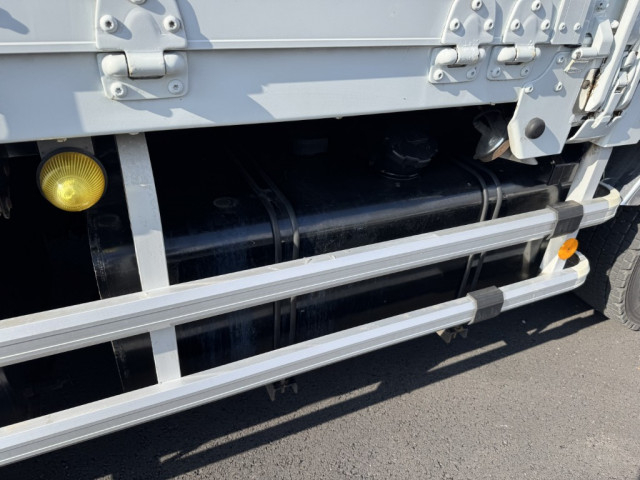 UDトラックス（日産） クオン 大型 ウィング 2PG-CG5CA(98220) 26枚目