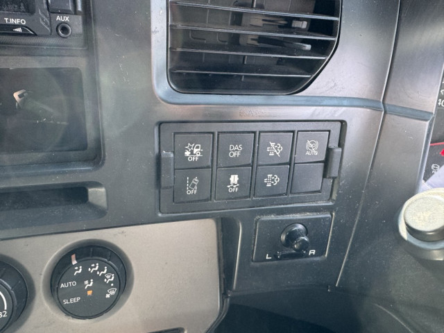 UDトラックス（日産） クオン 大型 ウィング 2PG-CG5CA(98220) 32枚目