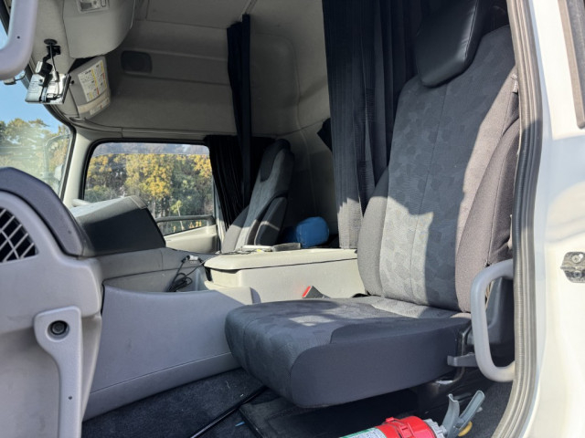 UDトラックス（日産） クオン 大型 ウィング 2PG-CG5CA(98220) 43枚目