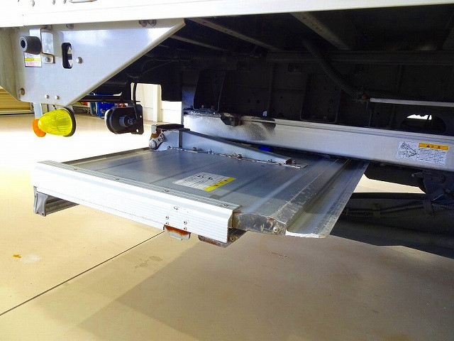 いすゞ フォワード 中型 ウィング 2RG-FRR90T2(98237) 30枚目