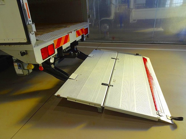 いすゞ フォワード 中型 ウィング 2RG-FRR90T2(98237) 34枚目