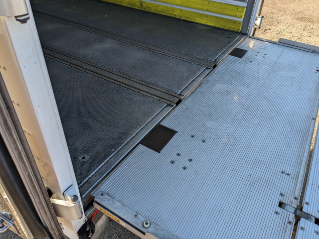 日野 レンジャー 中型 冷蔵冷凍バン 2KG-FC2ABG(98246) 13枚目