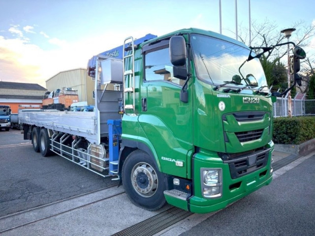 いすゞ ギガ 大型 平ボディ（クレーン付） QKG-CYZ77B(98258) 2枚目