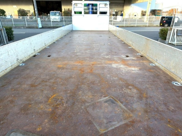 いすゞ ギガ 大型 平ボディ（クレーン付） QKG-CYZ77B(98258) 9枚目