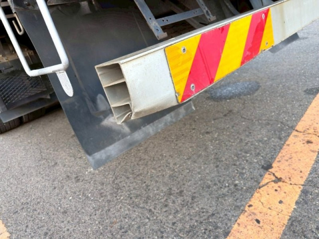 いすゞ ギガ 大型 平ボディ（クレーン付） QKG-CYZ77B(98258) 26枚目