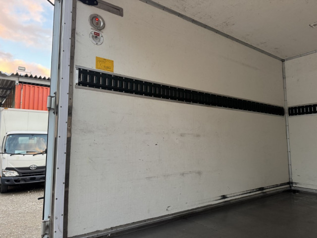 三菱ふそう キャンター 小型 保冷バン TPG-FBA00(98261) 10枚目