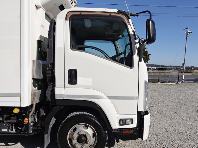 Isuzu forward Middle Freezer box_body 2RG-FRR90T2(98284) 8枚目