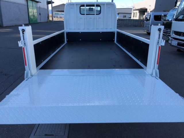 三菱ふそう キャンター 小型 平ボディ 2RG-FBA20(98512) 35枚目