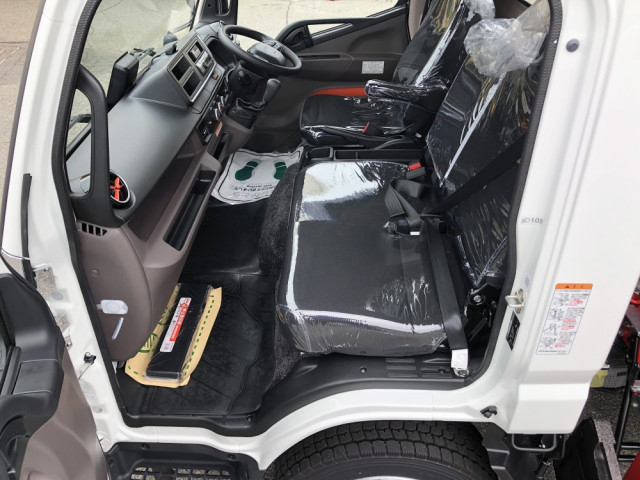 三菱ふそう キャンター 小型 平ボディ（クレーン付） 2PG-FEB90(98514) 37枚目