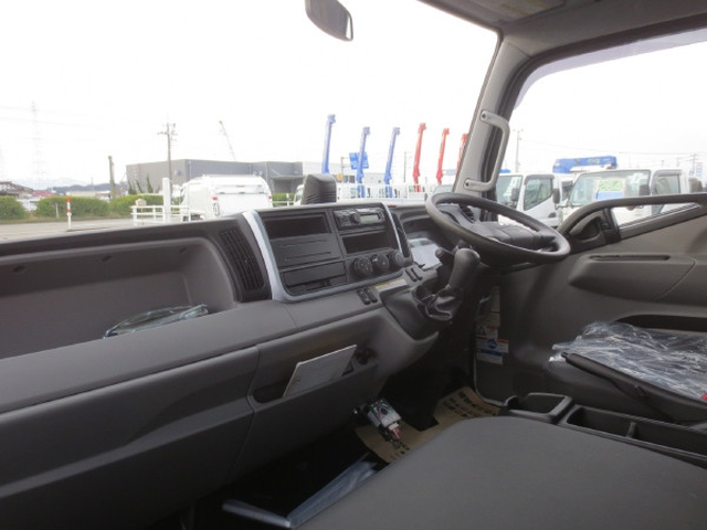 三菱ふそう キャンター 小型 平ボディ（クレーン付） 2PG-FEB80(98538) 18枚目