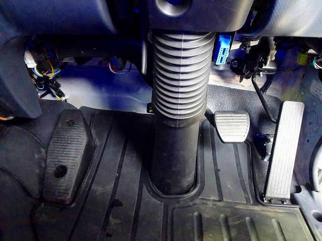 いすゞ フォワード 中型 平ボディ（クレーン付） 2RG-FRR90S2(98540) 18枚目