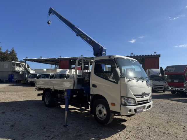 トヨタ ダイナ 小型 平ボディ（クレーン付） TKG-XZU650(98589) 2枚目