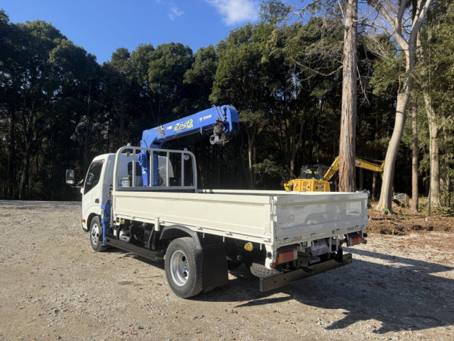 トヨタ ダイナ 小型 平ボディ（クレーン付） TKG-XZU650(98589) 4枚目
