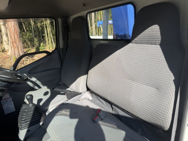 トヨタ ダイナ 小型 平ボディ（クレーン付） TKG-XZU650(98589) 35枚目