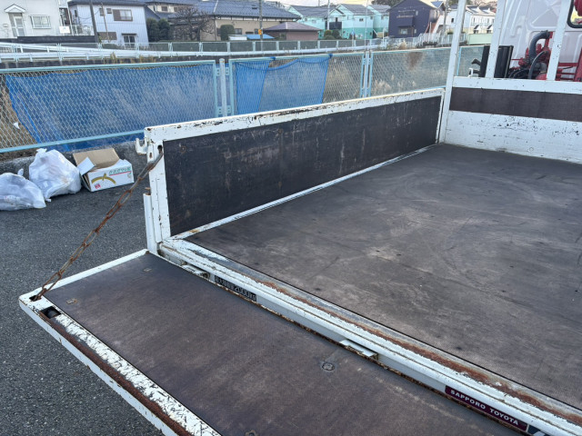 トヨタ ダイナ 小型 平ボディ（クレーン付） BDG-XZU368(98630) 10枚目